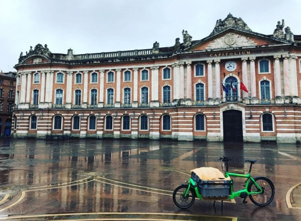 Livraison de votre sapin bio en Vélo Cargo